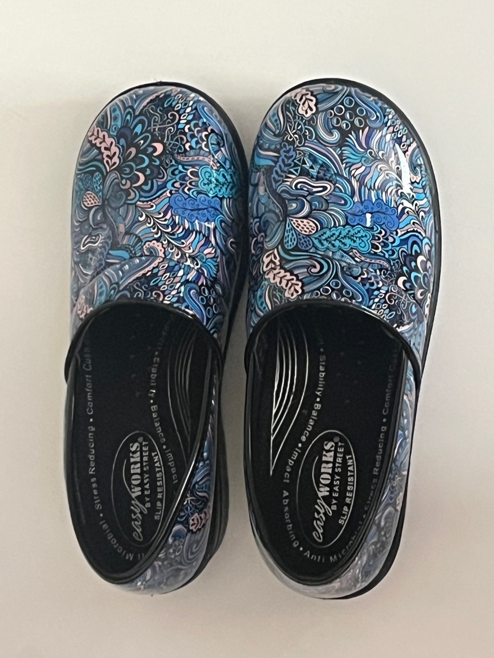 EasyWorks Nursing Clogs - Picture 3 of 11